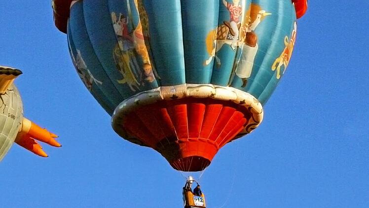 Mit Ballon mitten auf Kreuzung in Erlangen notgelandet