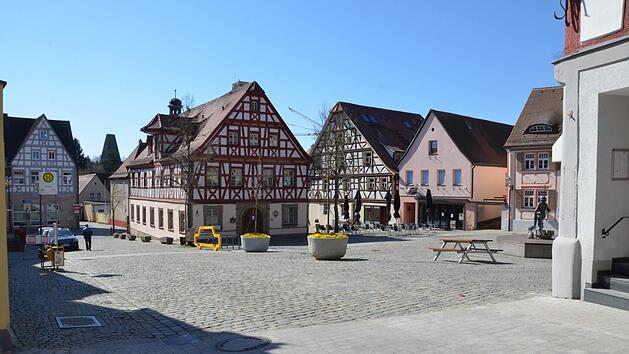 Die Innenstadt ist menschenleer, die Gesch&auml;fte sind geschlossen, die Wirtschaft leidet unter der Corona-Pandemie. Die Stadt hilft. Foto: bp