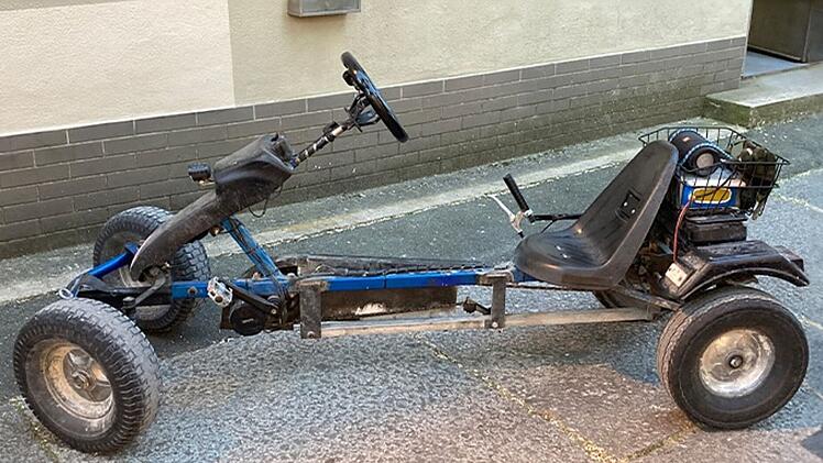 Selbstgebautes Kettcar mit Hilfsmotor