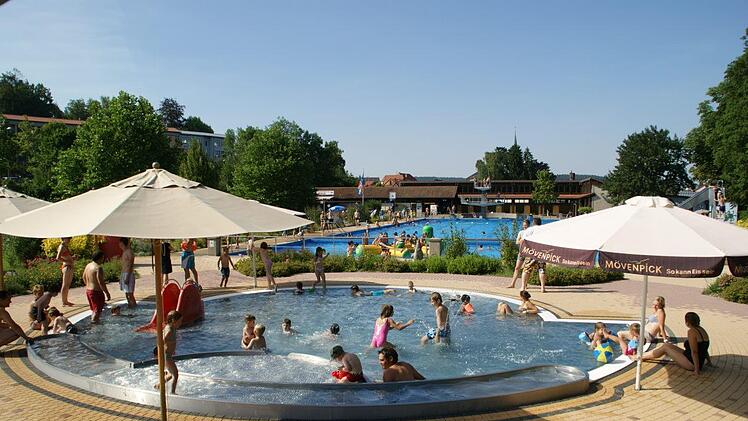 Die Sanierung des Freibades ist die größte Zukunftsaufgabe des Stadtrates Eltmann. Leider gelingt es auch in diesem Jahr nicht, dafür mehr Rücklagen zu bilden. Die beiden Hauptbecken des Bades stammen aus dem Baujahr 1938, eine Sanierung wird eher in Neubau werden und sicher nicht unter vier Millionen Euro umsetzbar sein, schätzt Bürgermeister Michael Ziegler.Sabine Weinbeer