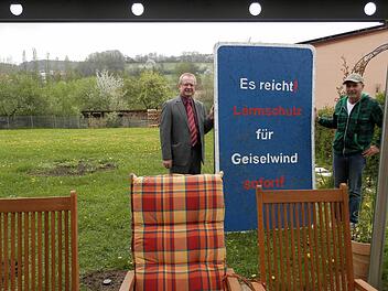 Josef Schaller und Peter Petschl wollen endlich Lärmschutzmaßnahmen.