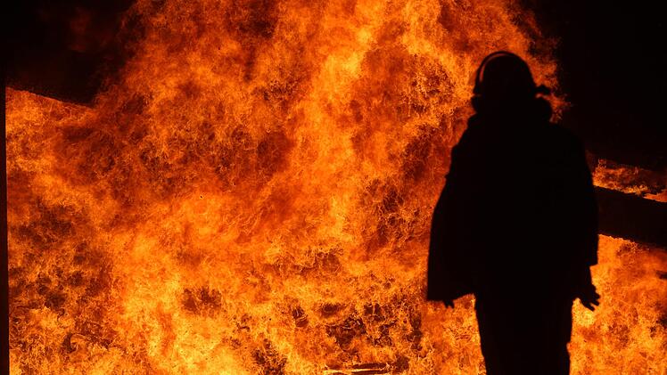 Grossbrand vernichtet Schreinerei samt Anbauten und Fuhrpark - Millionenschaden