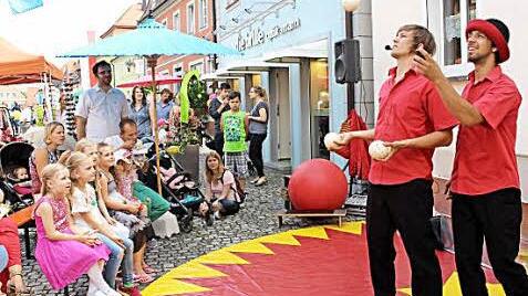 Jongleure ließen vor allem die Kinder staunen.