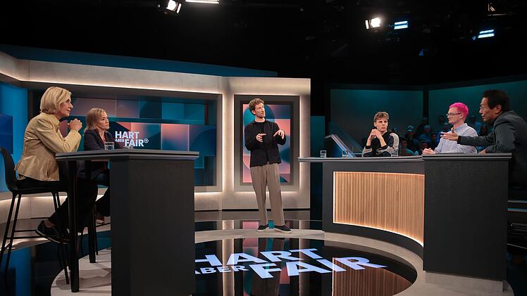 "Leg doch mal das Handy weg! Sind wir machtlos gegen Social Media?", lautete das Thema der "Hart aber fair"-Ausgabe.