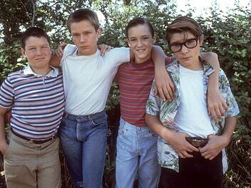 In "Stand by Me" suchen vier Zw&ouml;lfj&auml;hrige 1959 nach einem vermissten Jungen und m&uuml;ssen dabei zahlreiche Abenteuer bestehen. Was wurde aus den Stars des Coming-of-Age-Kultfilms?