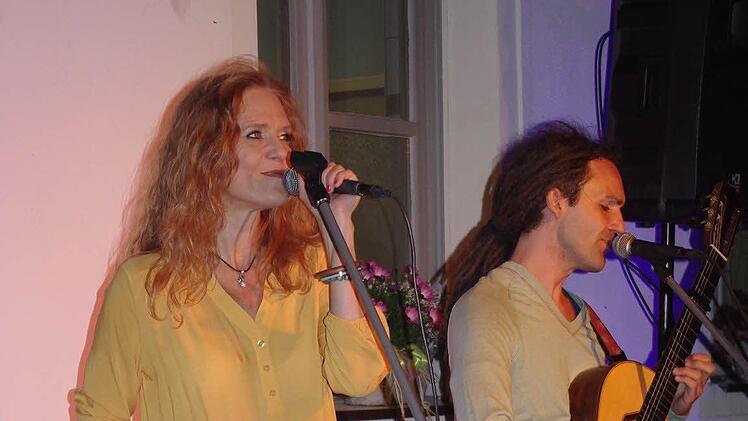 Suzan Baker und Dennis Lüddicke begeisterten nach der Galapremiere mit stimmiger Live-Musik auf der Bastion Marie.