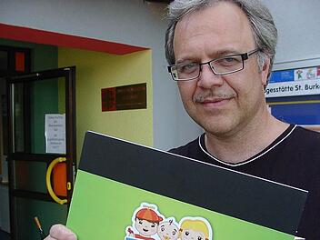 Der Vorsitzende des Trägervereins Sankt Burkardus, Matthias Weis, erläuterte den Platzbedarf der Kindertagesstätte Burkardroth. Die Kita ist "rappelvoll", sagte Weis. Foto: Archiv/Björn Hein