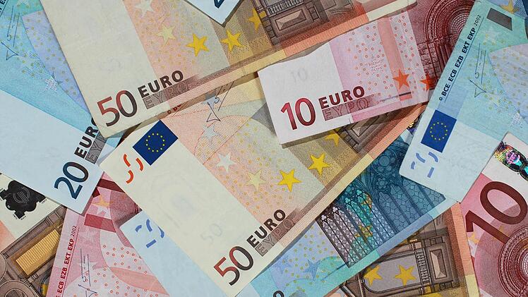 Um die Finanzen ging es im Kreisausschuss. Foto: Jens Wolf, dpa/Archiv