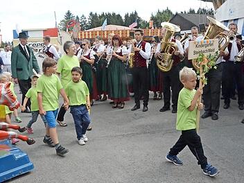 Wie im letzten Jahr wird auch heuer der Musikverein Steinbach am Wald zum Kinderfestzug aufspielen und wird am Sonntag beim Frühschoppen sowie am Montag im Festzelt die musikalischen Akzente setzen. Foto: K.-H. Hofmann/Archiv