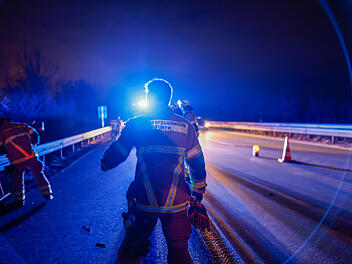 Verletzte bei Unfall nach Reifenplatzer auf A73