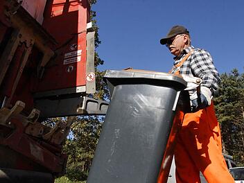 Erstmals seit 1993 werden die Gebühren für die Müllentsorgung im Landkreis erhöht. Symbolfoto: Harald Heinritz/abfallbild.de