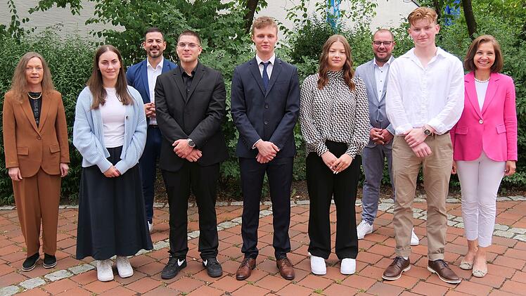 Landkreis Coburg: Die besten Mittelsch&uuml;ler wurden geehrt - "wir alle sind sehr stolz auf Euch"