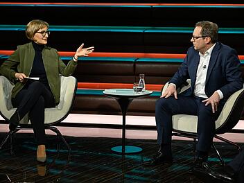 Gr&uuml;nen-Co-Chefin Franziska Brantner und CSU-Generalsekret&auml;r Martin Huber gerieten bei "Markus Lanz" aneinander, als es um das Erbschaftsteuergesetz ging.