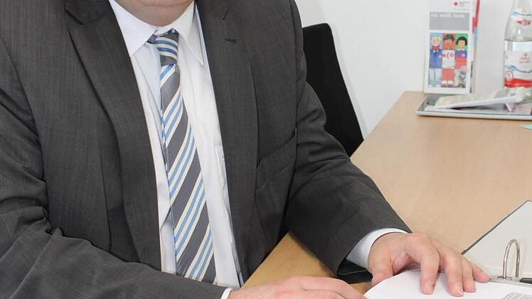 Thomas Petrak organisiert als BRK-Kreisgeschäftsführer die Mitgliederversammlung mit Nachwahl. Foto: Popp