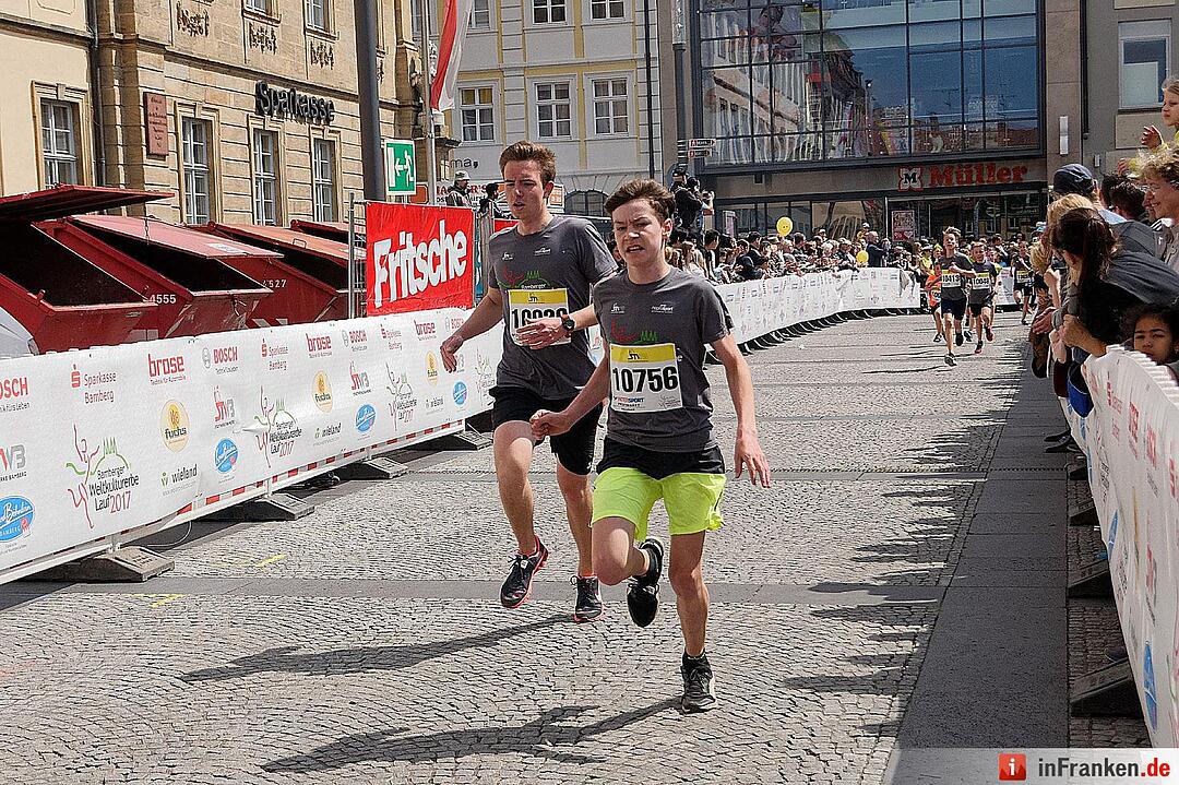 Weltkulturerbelauf 2017 in Bamberg: Der Zieleinlauf am Maxplatz