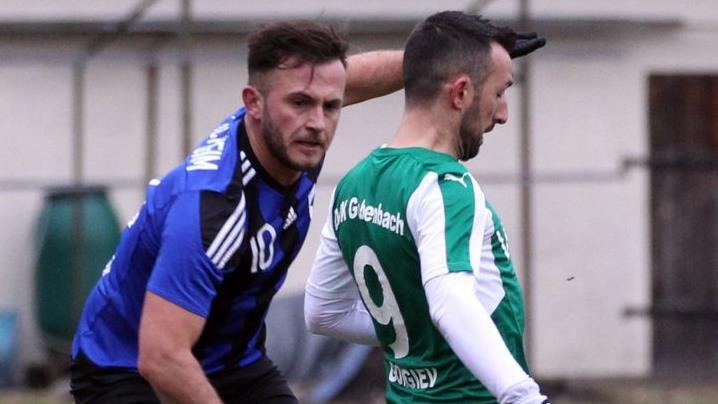 Nach dem 4:1 im Heimspiel gegen Gebenbach und dem Remis bei den Würzburger Kickers II wollen Adem Selmani (l.) und die SpVgg Jahn Forchheim auch im Heimspiel gegen Hof am Samstag etwas reißen. Zink