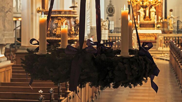 Auch wenn die Gemeinden verstärkt über Andachten im Freien nachdenken: Völlig leer bleiben werden die Kirchen an Weihnachten sicher nicht.Adobe Stock