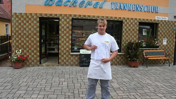 Die Bäckerei Tränkenschuh in der Kleinen Dorfstraße in Mühlhausen hat Tradition. Im Bild der jünste Bäckermeister Deutschlands