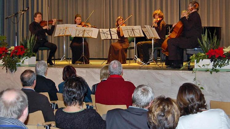 Sechs auf einen Streich (v.l.): Jewgeni Schuk, Yana Luzman, Lizabeta Soppi, Michael Falter , Julika Rieke und Wolfgang Nüßlein.