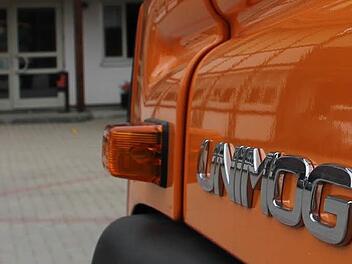 Die Marktgemeinde Küps will einen neuen Unimog kaufen. Auf dem Bauhofgelände wurde den Mitgliedern des Bauausschusses ein solches Fahrzeug präsentiert. Foto: Marco Meißner