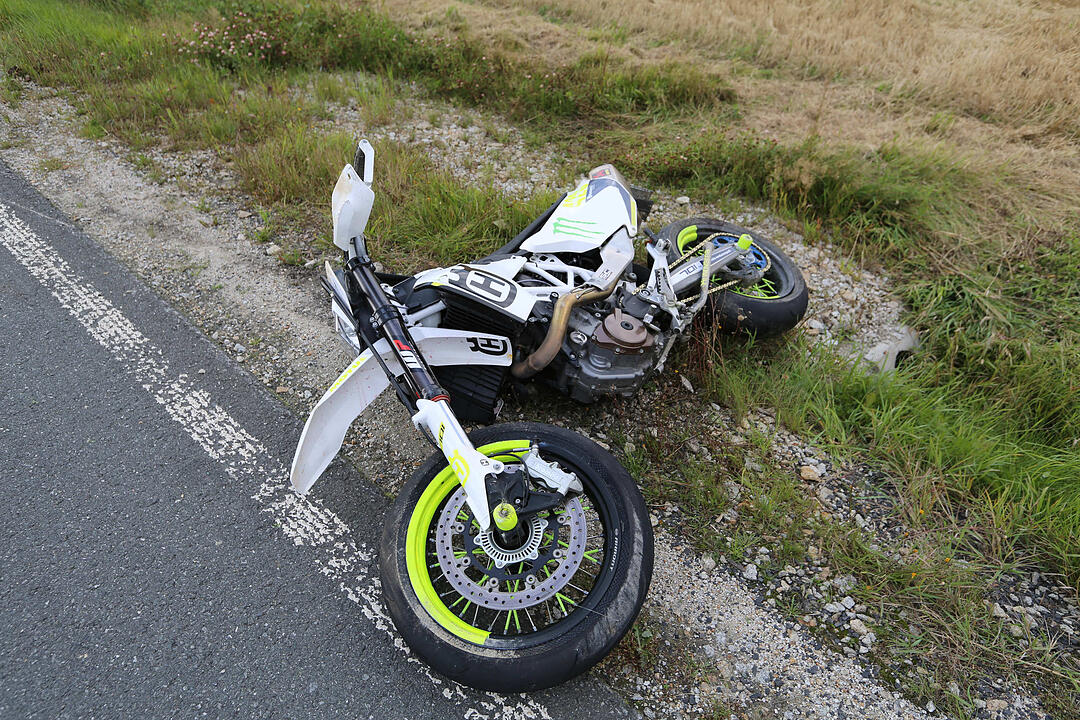 Tödlicher Unfall bei Weißenstadt: Motorradfahrer prallt gegen Schutzplanke