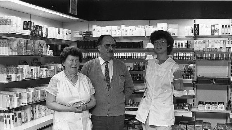 Vielen Münnerstädtern noch in guter Erinnerung: Die Drogerie Wintter. Das Foto zeigt, Ruth, Werner und Gabi Bieberich im April 1985. Das Fotoarchiv der Drogerie ist jetzt im Stadtarchiv. Archiv/Heike Beidert
