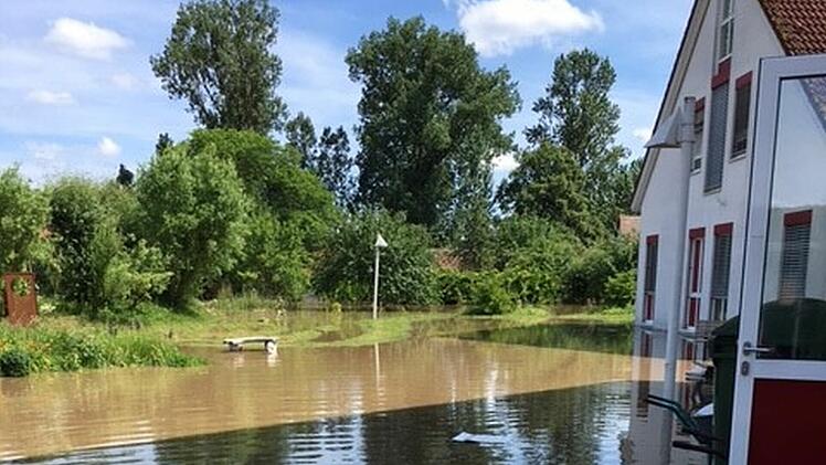 Hochwasser in Adelsdorf: Therapiezentrum Laufer Mühle von Außenwelt abgeschnitten