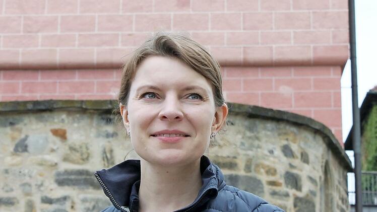 Die Abgeordnete Emmi Zeulner (hier vor dem Lichtenfelser Stadtschloss) strebt erneut den Einzug in den Bundestag an.