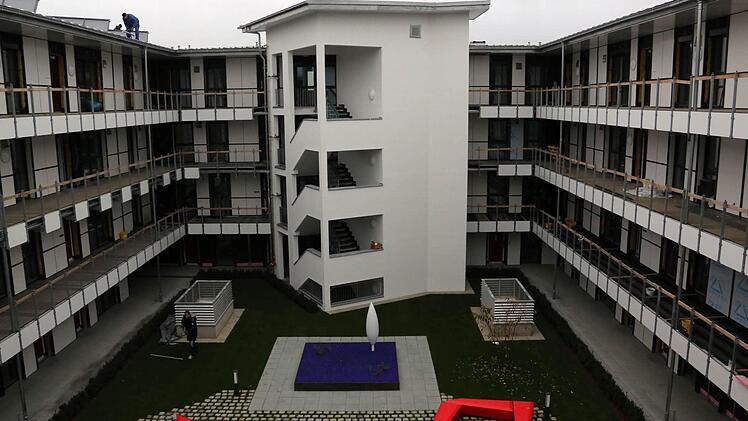 Der Blick in den Innenhof des fast fertigen Studentenwohnheims in der Brennerstraße. Foto: Matthias Hoch