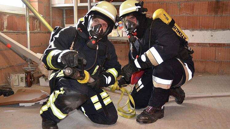 Schauübung: Hier sind zwei Atemschutzgeräteträger im Einsatz. Foto: Kathrin Kupka-Hahn