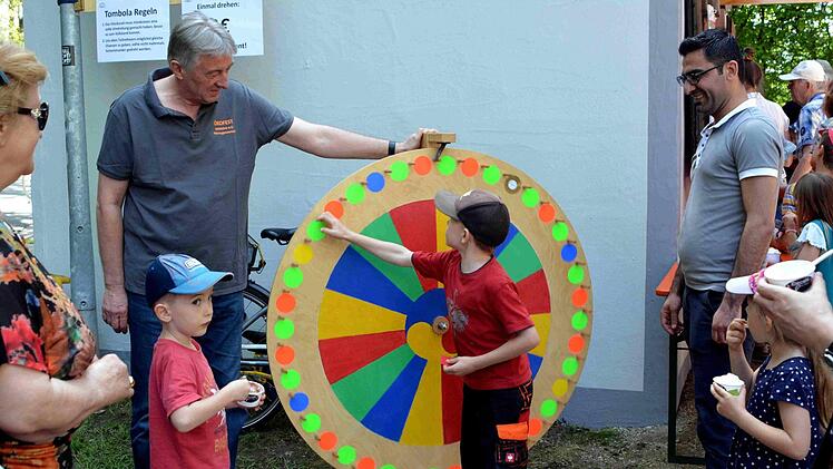 Zum ersten Mal dabei: das bunte Glücksrad Foto: Richard Sänger