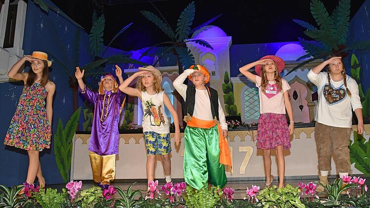 Die "Bugs Bunnys" bei ihrer Show "Ali Baba und die 40 Räuber"