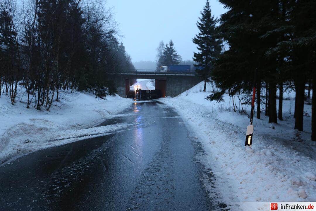 Eis im Kreis Hof: Zwei Streufahrzeuge haben Unfall