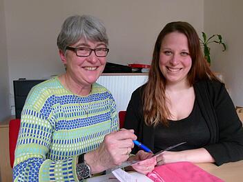 Stellvertretend für das ganze "Team Kunigunde" berichten ClaudiaDworazik (links) und Johanna Chlechowitz über die Neuausrichtung desdiözesanen Frauenfestes. Foto: Marion Krüger-Hundrup