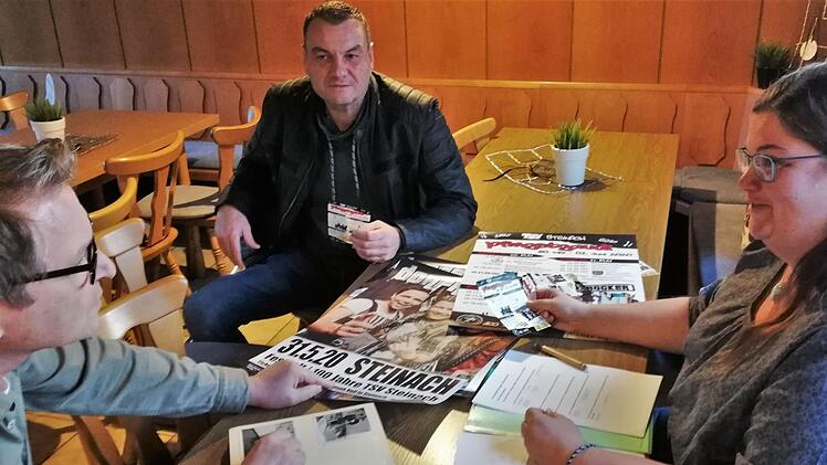 Mehr als ein Jahr lang planten und organisierten die Vorstände Reiner Wehner (von links), Sandro Hain und Stefanie Stahl mit den anderen Vorstandskollegen die Feiern zum 100. Geburtstag des TSV Steinach.  Foto: Sigismund von Dobschütz