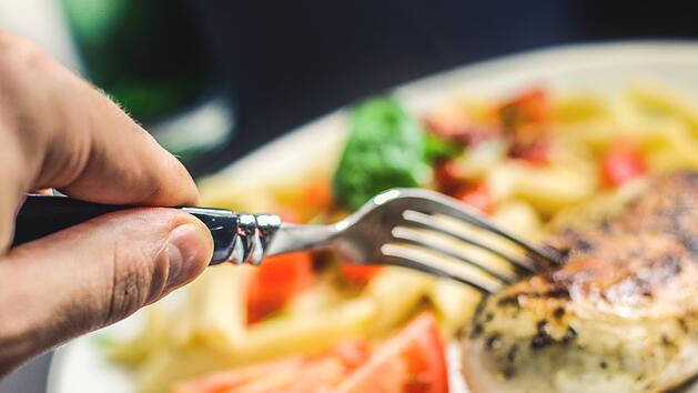 60 Tage ohne zu essen? Das kann ein Mensch theoretisch schaffen. Foto: JESHOOTS-com/pixabay.com.