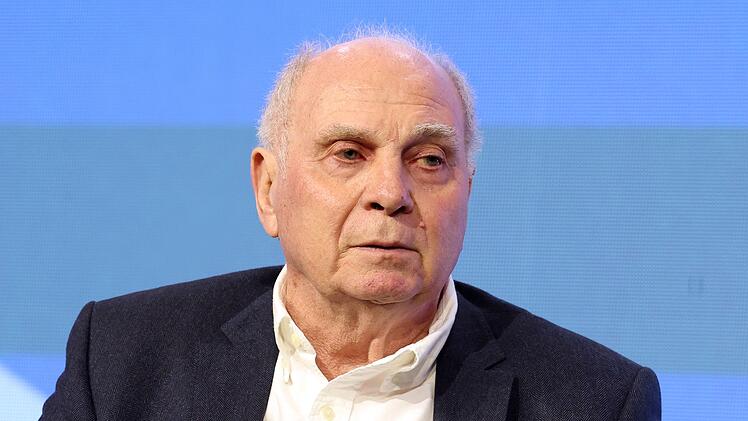 Uli Hoene&szlig; w&uuml;nscht sich, dass Manuel Neuer ein Jahr verl&auml;ngert.