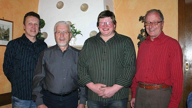 Die Marktbreiter Briefmarkensammler bestätigten ihren Vorstand im Amt: Stefan Mloschin (1. Vorsitzender), Rolf Mloschin (2. Vorsitzender), Karlheinz Conrad (Kassier) und Kurt Schlegelmilch (Schriftführer).