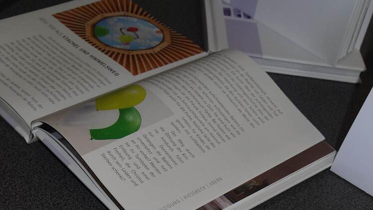 Die Besucher konnten ihr Feedback zum Kunstwerk schriftlich und mündlich äußern. Gerhard Rießbeck hatte mehr Kritik erwartet. Die Rückmeldungen an ihn waren durchwegs positiv.