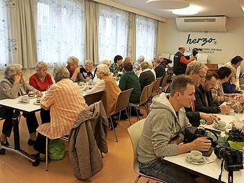 Zur Jubiläumsfeier versammelte man sich im Generationen-Zentrum der Stadt.  Fotos: Richard Sänger