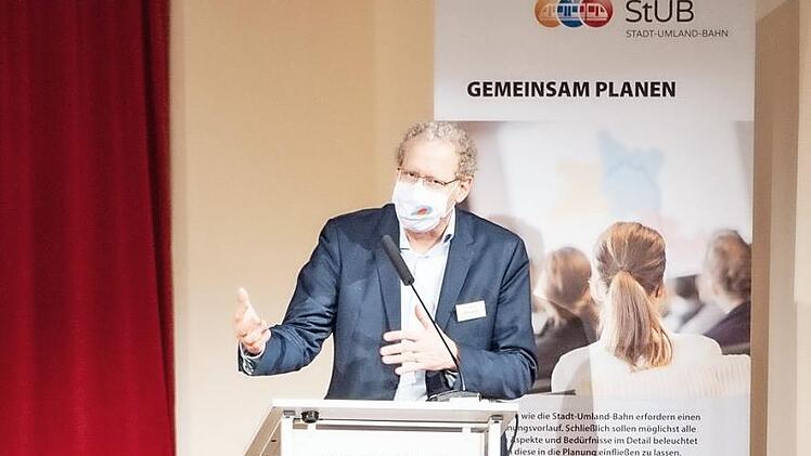 Verbandsvorsitzender German Hacker eröffnete die Versammlung. Manche Teilnehmer waren per Video zugeschaltet.  Foto: Stub-Zweckverband