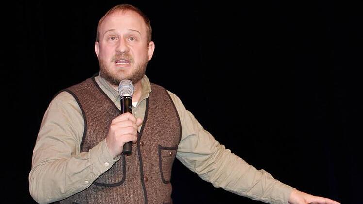 Philip Simon bei seinem Auftritt beim 17. Kissinger Kabarettherbst im Bad Kissinger Kurtheater.  Foto: Sigismund von Dobschütz