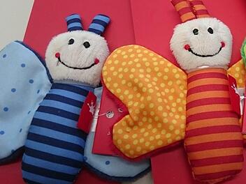 In manchen Gemeinden im Kreis Kronach gibt es für Neugeborene als Begrüßungsgeschenk Babyutensilien, beispielsweise ein Stofftier. Foto: Stadt Ludwigsstadt