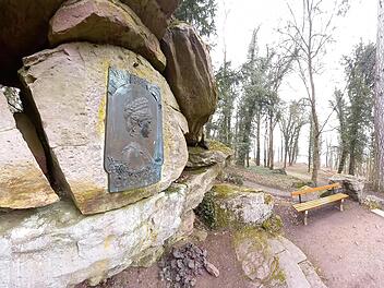 Auf dem  Altenberg haben die Bad Kissinger 1906 der österreichischen Kaiserin Elisabeth  ein Denkmal errichtet. Die Sisi Tour kommt hier natürlich auch vorbei.