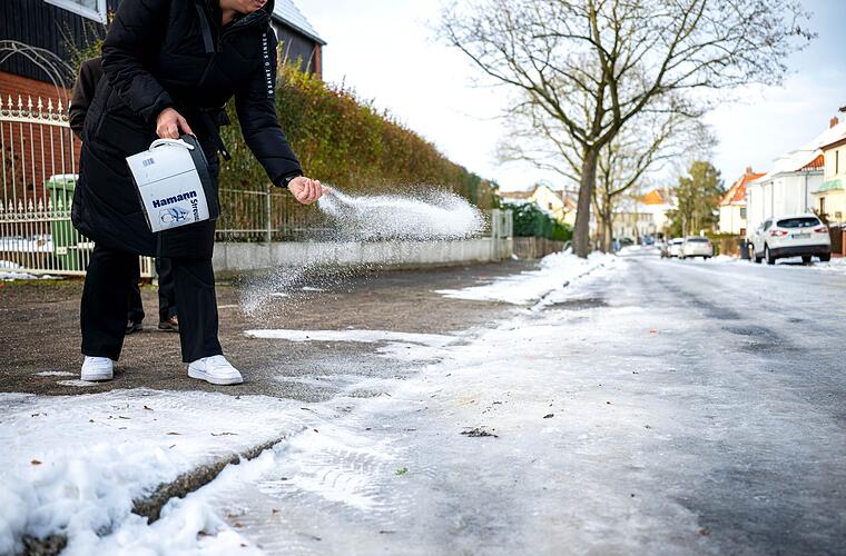 Streusalz wird in Baumärkten teilweise knapp