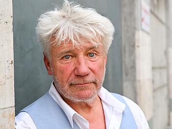 Jörg Schüttauf Im Interview spricht Schauspieler Jörg Schüttauf davon, dass er vom Deutschen Theater vergessen worden war.