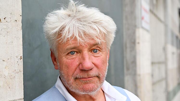 Im Interview spricht Schauspieler J&ouml;rg Sch&uuml;ttauf davon, dass er vom Deutschen Theater vergessen worden war.