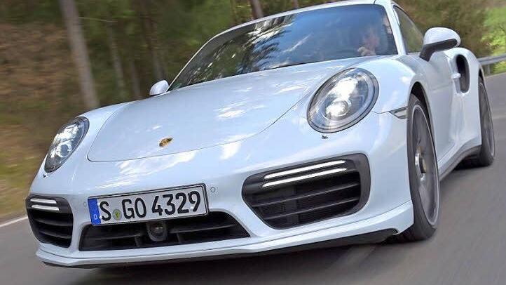 Testfahrt im 911 Turbo: Willi Lankes und Walter Röhrl waren zusammen im Kleinziegenfelder Tal bei Frankenberg unterwegs.