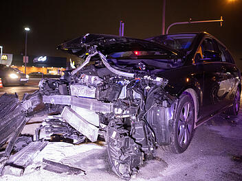 Seat und Mercedes in F&uuml;rth kollidiert