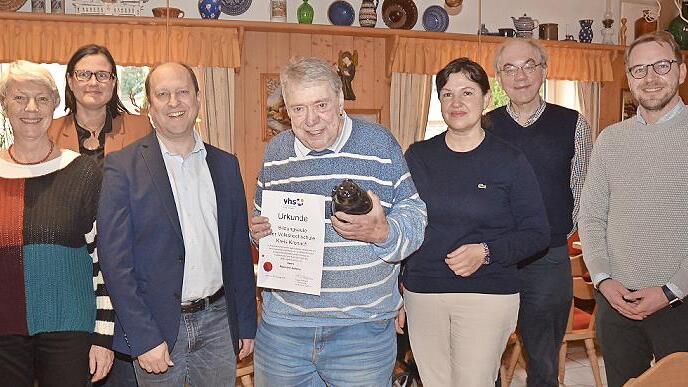 Verleihung der „Bildungseule" an Ideengeber und Vorstandsmitglied Reinhard Autolny: Veronika Hammer, Annegret Kestler, Ralf Völkl, Preisträger Reinhard Autolny, Angela Hofmann, Dietmar Lang, Sven Hofmann (von links).